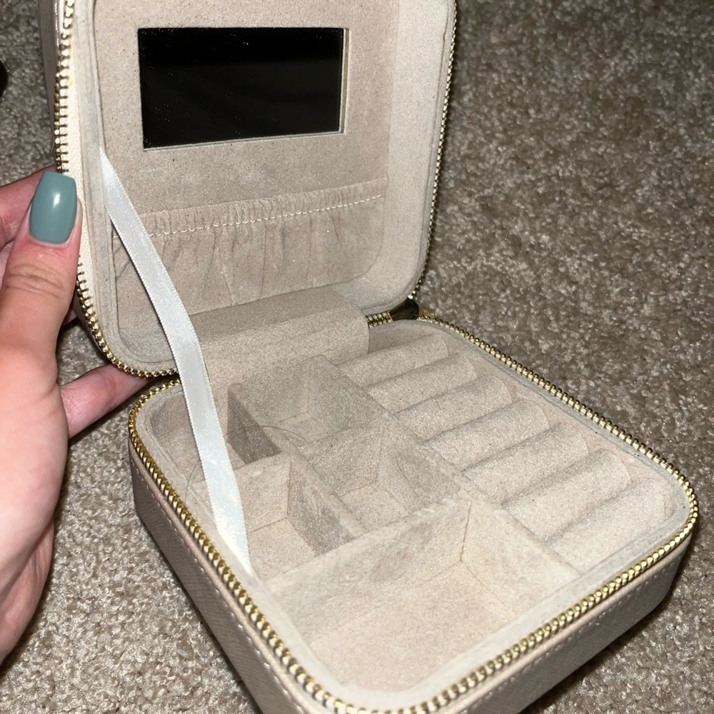 light sparkly gold jewelry holder small enough to take traveling!